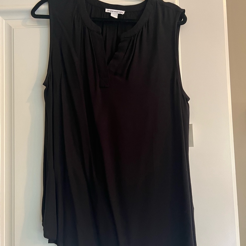 Amazon Essentials Black Sleeveless Pleated Blouse